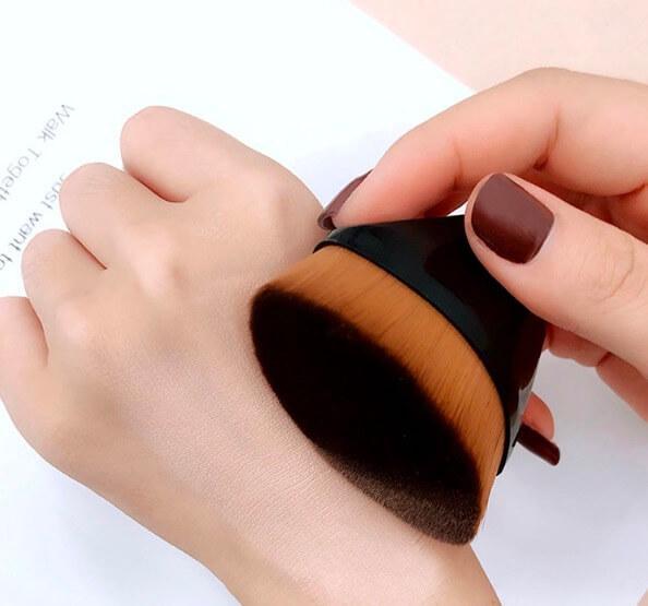 Flawless Wand Foundation Brush【BUY 2 SAVE $12】