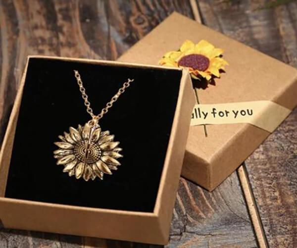 【Buy 2 FREE SHIPPING】You Are My Sunshine Sunflower Necklace